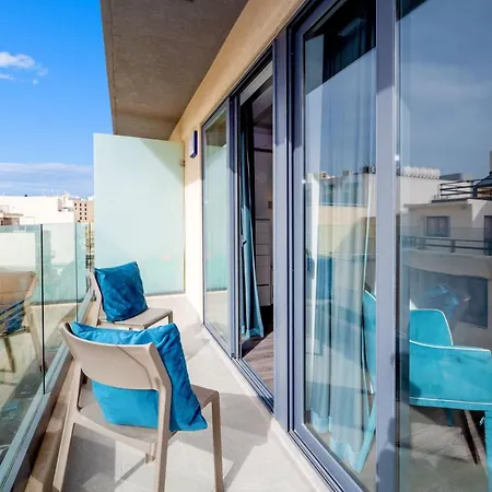 3-bedroom Central St.julian's Διαμέρισμα *