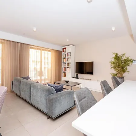 3-bedroom Central St.julian's Apartamento