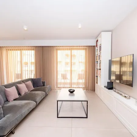 3-bedroom Central St.julian's Apartamento San Julián